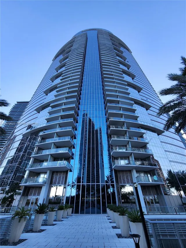 3-bedroom home at 851 NE 1st Avenue #3801, Miami