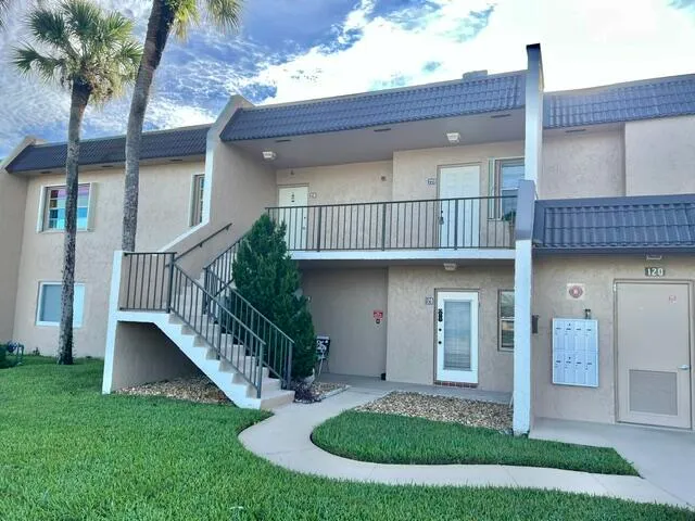 1-bedroom home at 120 Lake Meryl Drive #220, West Palm Beach