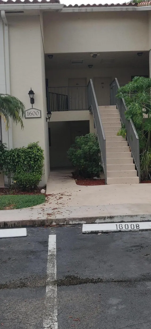 2-bedroom rental at 1600 BALFOUR POINT Drive #F, West Palm Beach