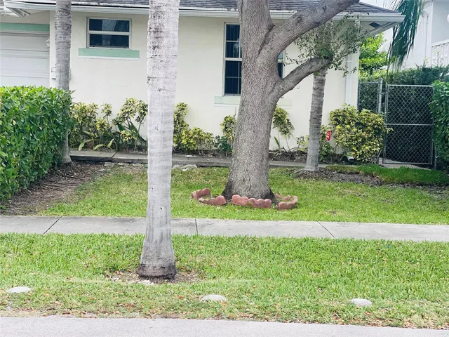 2-bedroom rental at 717 NE 4th Street, Hallandale Beach
