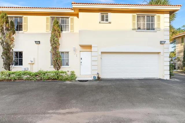 3-bedroom rental at 190 SE 2nd Street, Deerfield Beach