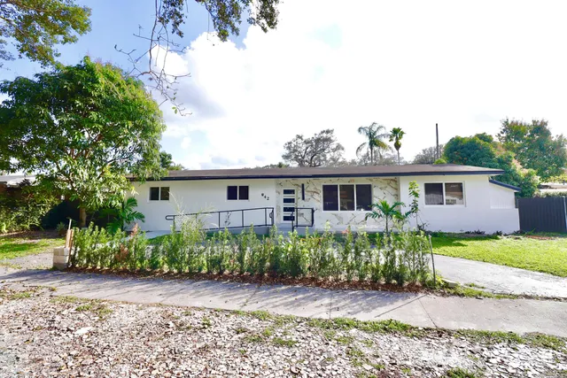 4-bedroom rental at 842 NE 154TH Street, Miami