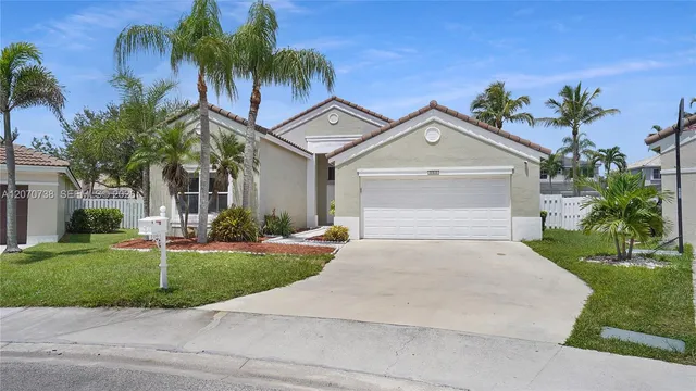 4-bedroom home at 1064 Cedar Falls Drive, Weston