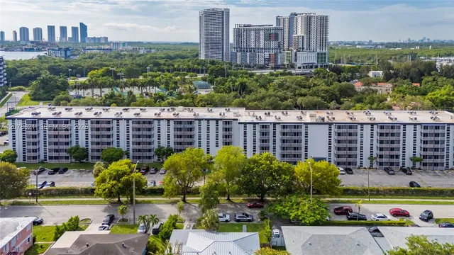 1-bedroom home at 16950 W Dixie Highway #A626, North Miami Beach
