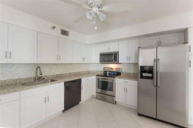 2-bedroom home at 3500 Mystic Pointe Drive #2202, Aventura