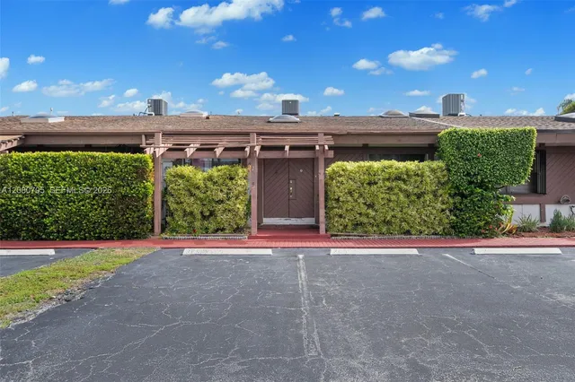 2-bedroom home at 2679 S Parkview Drive, Hallandale Beach