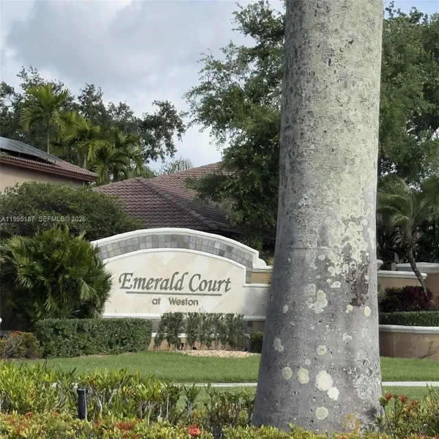 3-bedroom home at 16029 Emerald Cove Road, Weston