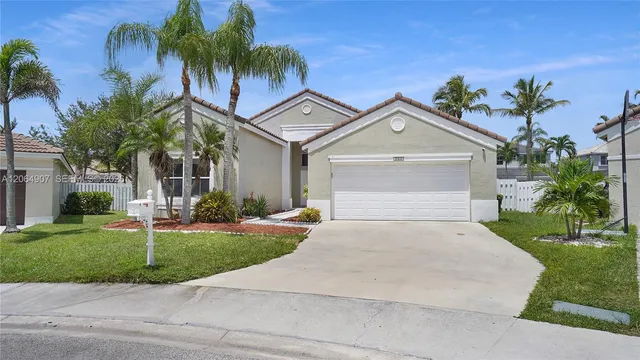 4-bedroom rental at 1064 Cedar Falls Drive #n/a, Weston