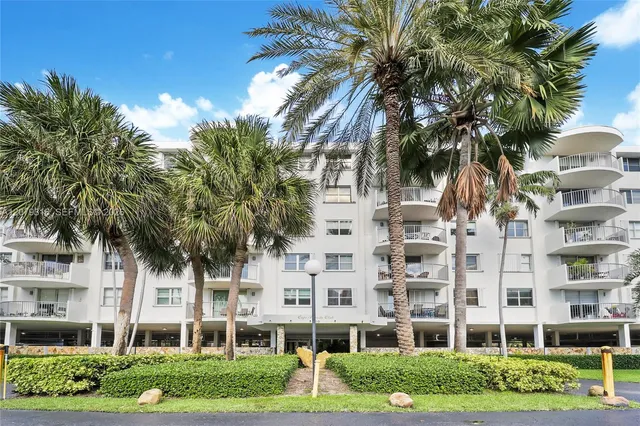 2-bedroom rental at 210 Sea View Drive #511, Key Biscayne