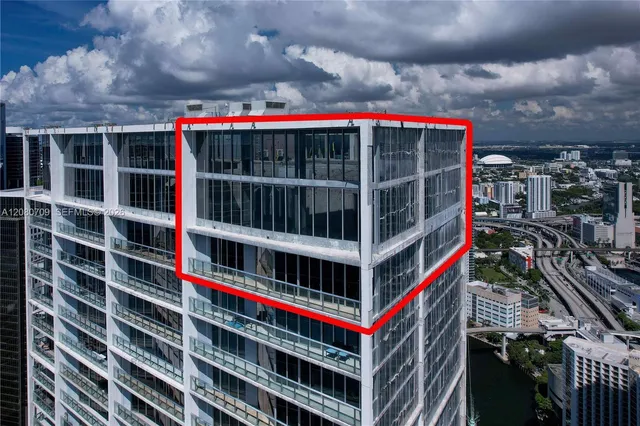 5-bedroom rental at 465 Brickell Avenue #PH5701, Miami