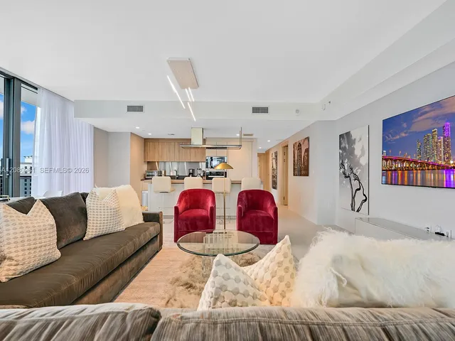 3-bedroom rental at 1000 Brickell Plaza #3402, Miami