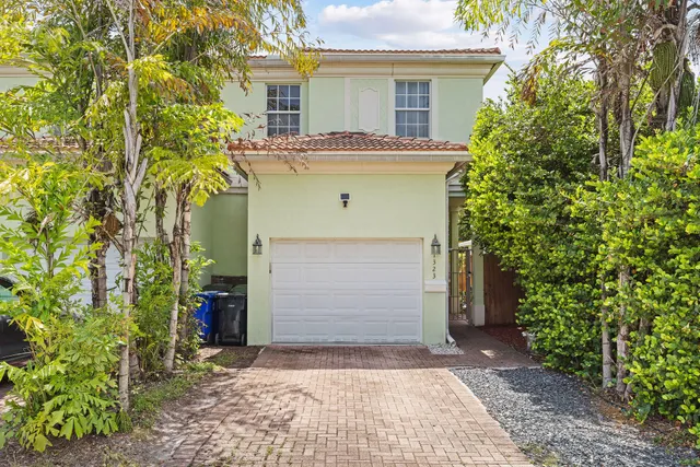 3-bedroom home at 1323 NE 5TH Terrace #1323, Fort Lauderdale
