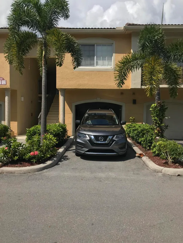 2-bedroom rental at 700 S Crestwood Ct Court S #708, Royal Palm Beach