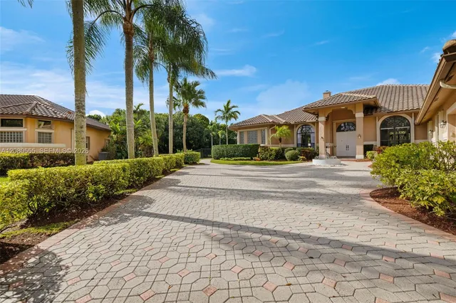 6-bedroom home at 11613 NW 5th Street, Plantation