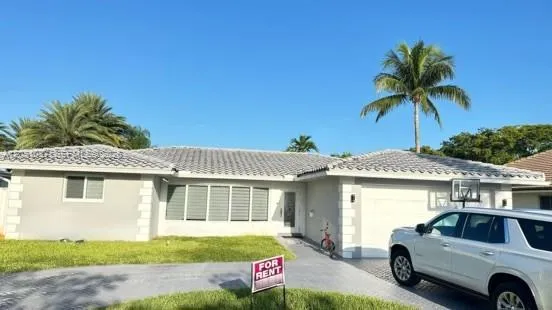 4-bedroom home at 3750 N 54th Avenue, Hollywood