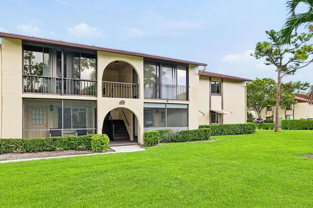 2-bedroom home at 204 Pine Hov Circle #B-1, Greenacres