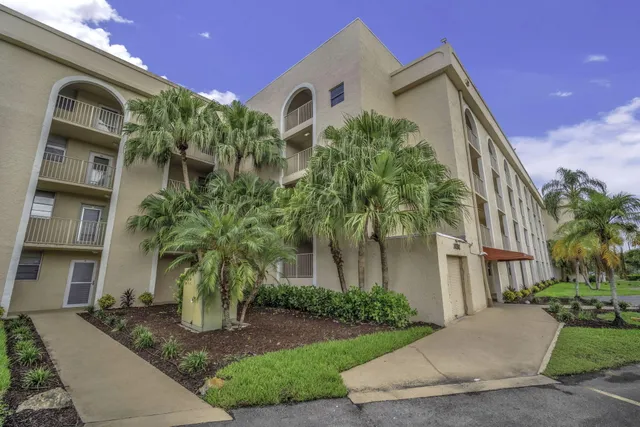 2-bedroom home at 3231 Holiday Springs Boulevard #306, Margate