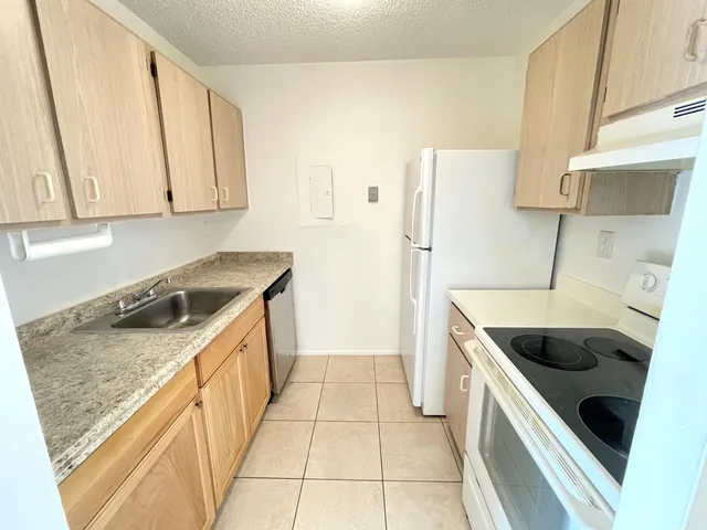 1-bedroom rental at 1101 N BENOIST FARMS Road #101, West Palm Beach