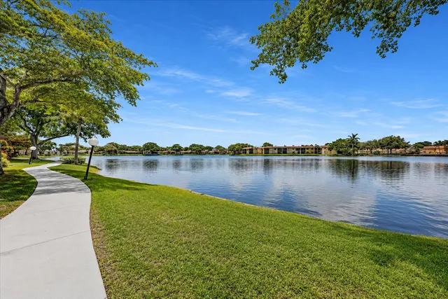 2-bedroom rental at 412 BRIARWOOD Circle #412, Hollywood