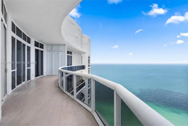 3-bedroom home at 16001 Collins Avenue #PH 4307, Sunny Isles Beach