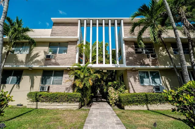 1-bedroom home at 4730 Pine Tree Drive #17, Miami Beach