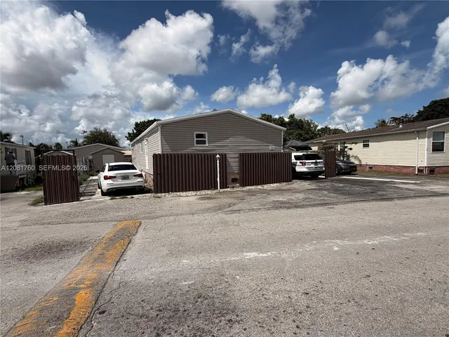 3-bedroom home at 220 NE 12th Avenue, Homestead