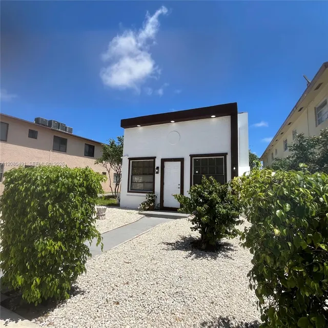 2-bedroom rental at 8 S C Street, Lake Worth