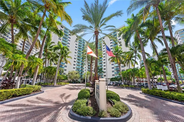 1-bedroom rental at 3801 S Ocean Drive #4B, Hollywood