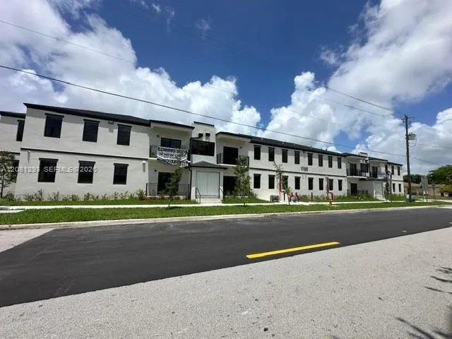 3-bedroom rental at 17020 SW 104th Avenue #203, Miami