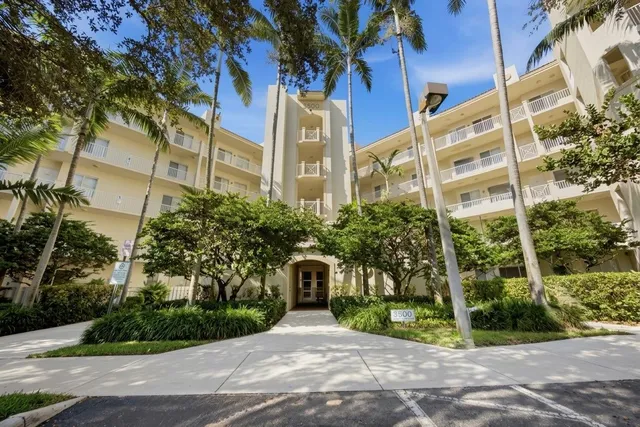 2-bedroom rental at 3500 OAKS CLUBHOUSE Drive #510, Pompano Beach