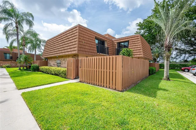2-bedroom rental at 2536 Camelot Court #2536, Cooper City