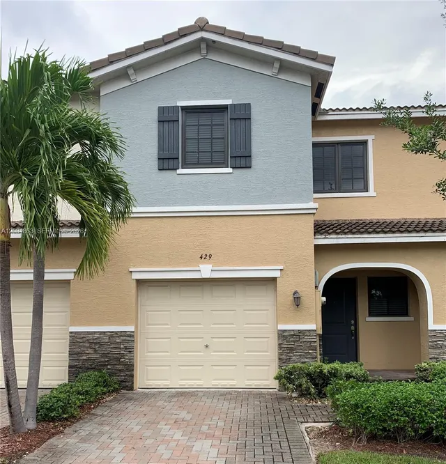 3-bedroom rental at 429 NE 194th Terrace #429, Miami