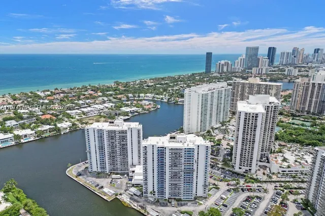 2-bedroom rental at 20505 E Country Club Drive #938, Aventura