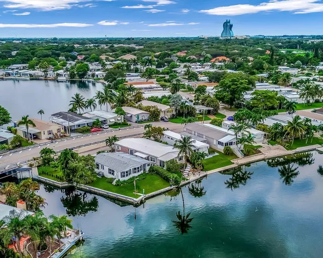 2-bedroom home at 3055 Lakeshore Drive, Fort Lauderdale