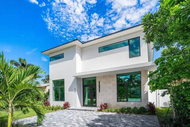5-bedroom home at 827 SE 2nd Avenue, Delray Beach