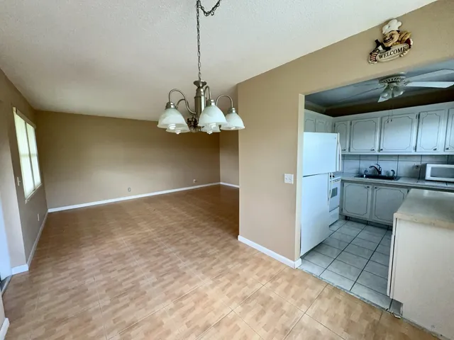 2-bedroom rental at 38 CAMBRIDGE B, West Palm Beach
