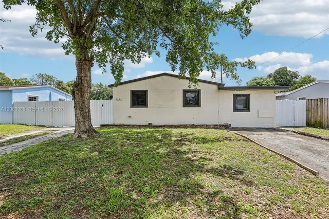 3-bedroom home at 1421 N 68th Terrace, Hollywood