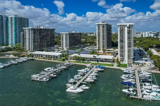 1-bedroom home at 1901 Brickell Avenue #B2110, Miami