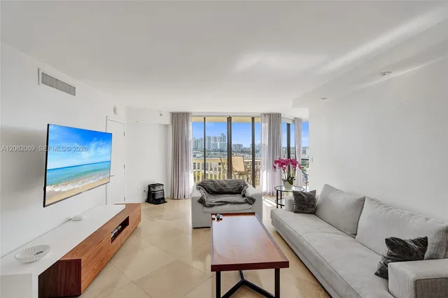 3-bedroom rental at 1000 E Island Boulevard #1403, Aventura
