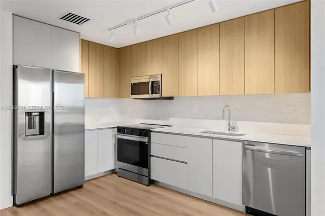 1-bedroom rental at 215 SE 4th Street #202, Hallandale Beach