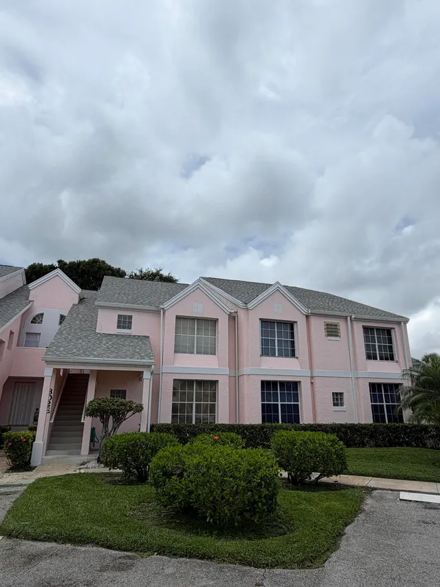 2-bedroom home at 302 Muirfield Court, Jupiter