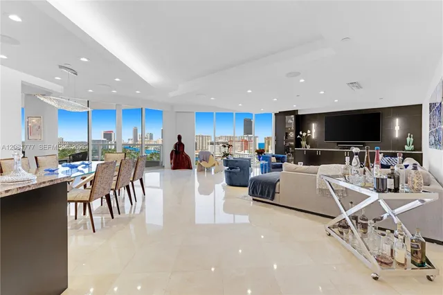 3-bedroom home at 21200 NE Point Place #1404, Aventura