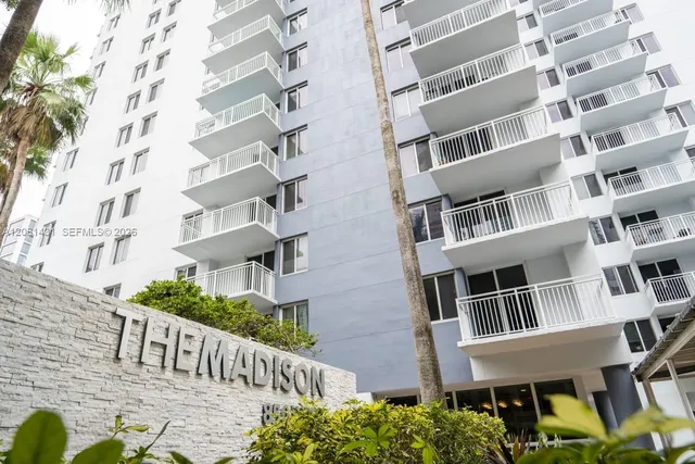 2-bedroom rental at 800 N Miami Avenue #E1602, Miami