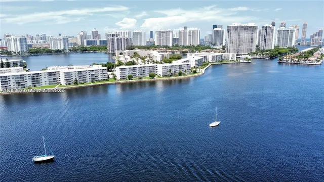 1-bedroom rental at 2903 Point East Drive #K611, Aventura