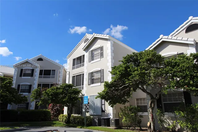 1-bedroom rental at 2881 N Oakland Forest Drive #206, Oakland Park