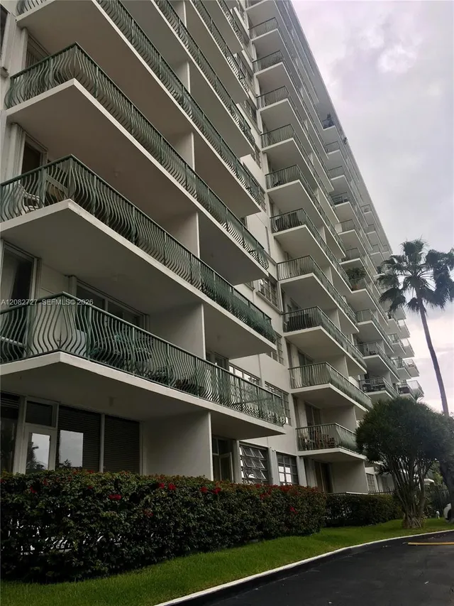 1-bedroom rental at 1408 Brickell Bay Drive #912, Miami