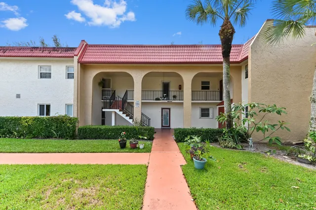 1-bedroom home at 368 Lake Frances Drive #368, West Palm Beach