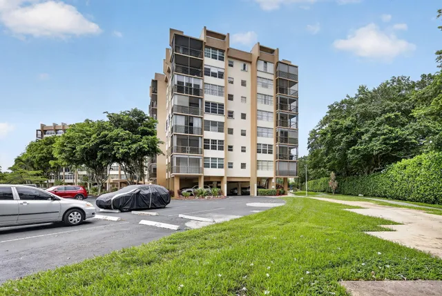 2-bedroom home at 1400 Saint Charles Place #313, Pembroke Pines
