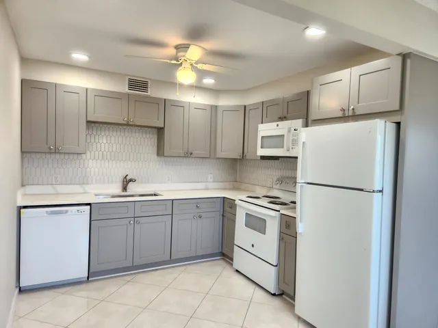 2-bedroom rental at 3025 Newcastle B, Boca Raton