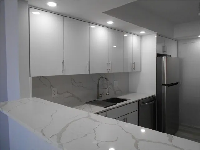 1-bedroom rental at 1301 NE MIAMI GARDENS Drive #723W, Miami